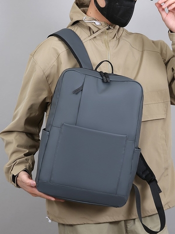 Férfi üzleti hátizsák – vízálló és kopásálló bőrfóliás anyagból, kapacitás 20–35 L, görbült vállpánttal