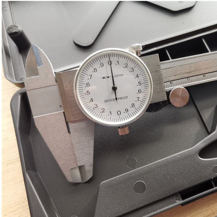 Vernier kalibras su kampiniu liniuotuvu preciziniems matavimams – Neutral Unlicensed