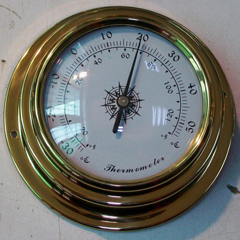 Термометър с месингов корпус, точност: 1, резолюция: 1°C, грешка измервания: ±2°C, приложение: дом, офис, склад, кораб