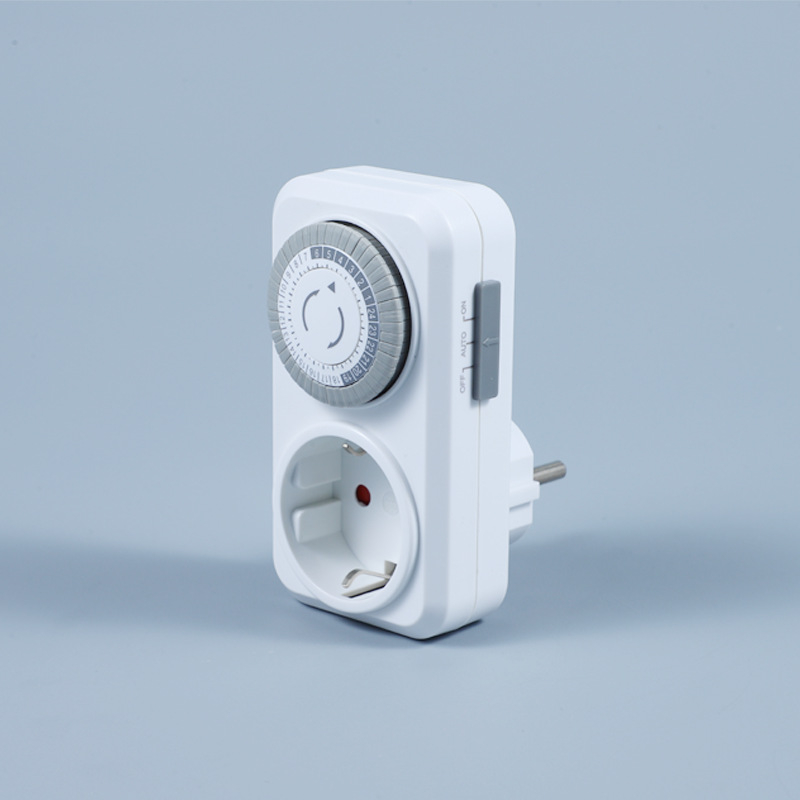 Mechaninis laikmačio lizdas su Europos stiliaus 24 valandų ciklu, 16 A, 250 V, liepsnai atsparus PC korpusas