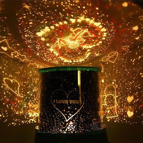 Нощна лампа с прожекция на звезди, модел Starlight — LED светлина; захранване от контакта; пластмасов абажур; напрежение ≤ 36V