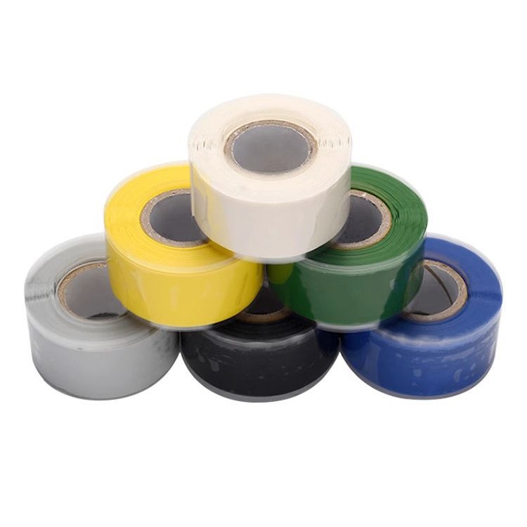 Silikona pašlīmējošā lente PVC ūdens caurulēm – noplūdes novēršana, 1 mm biezums, PVC substrāts, silikagela līme sistēma (izturība -20 līdz 100°C, labs blīvējums)