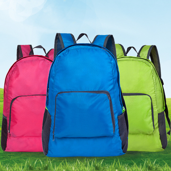 Kültéri hátizsák, vízálló nylonból, kapacitás 20–35L, légpárnás vállpántok, egyszínű