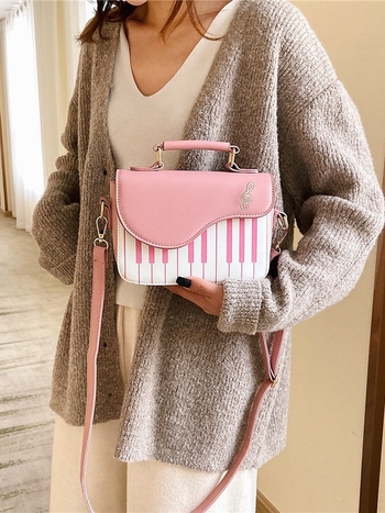 Ming Ming Női PU Kis Négyzet Alakú Crossbody Táska Fedél és Cipzáras Zsebbel, Vízszintes Négyszög Formájú