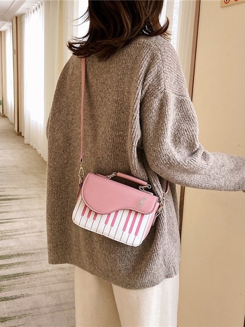 Ming Ming Női PU Kis Négyzet Alakú Crossbody Táska Fedél és Cipzáras Zsebbel, Vízszintes Négyszög Formájú