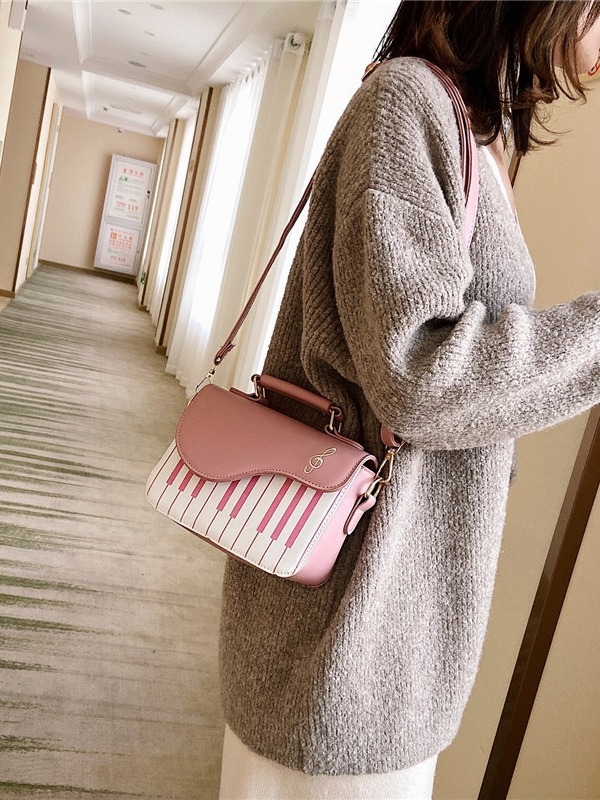 Ming Ming Női PU Kis Négyzet Alakú Crossbody Táska Fedél és Cipzáras Zsebbel, Vízszintes Négyszög Formájú