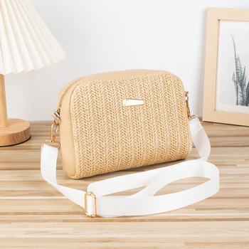 Szalmából készült kagyló alakú táska, városi minimalist stílus, cipzáras zárás, poliészter bélés, mobiltelefon zsebbel