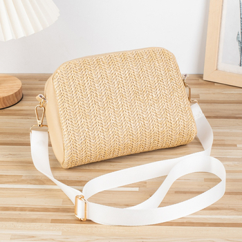 Szalmából készült kagyló alakú táska, városi minimalist stílus, cipzáras zárás, poliészter bélés, mobiltelefon zsebbel