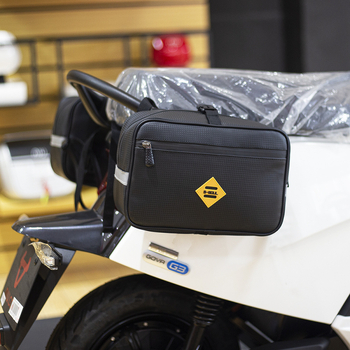YA502 PU odinė šoninė kuprinė galinio sėdynės laikikliui dvirčiams/e-dvirčiams/motociklams, 4.5L vandeniui atspari saugykla