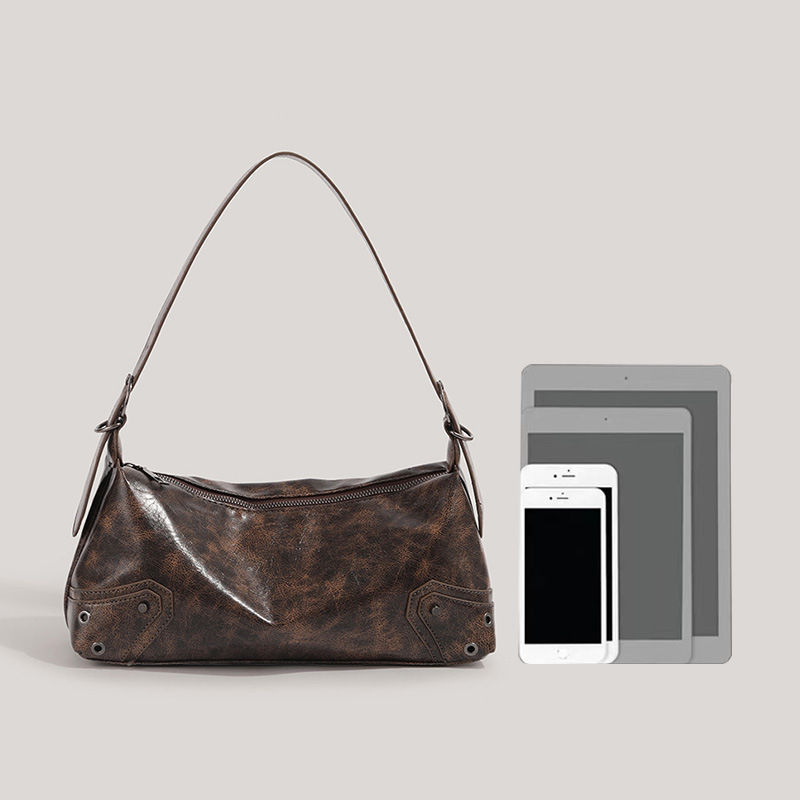 Hónalj táska, PU anyag, vízszintes négyszög alakú forma, cipzáras zárás, bemutató 2023 tavasza