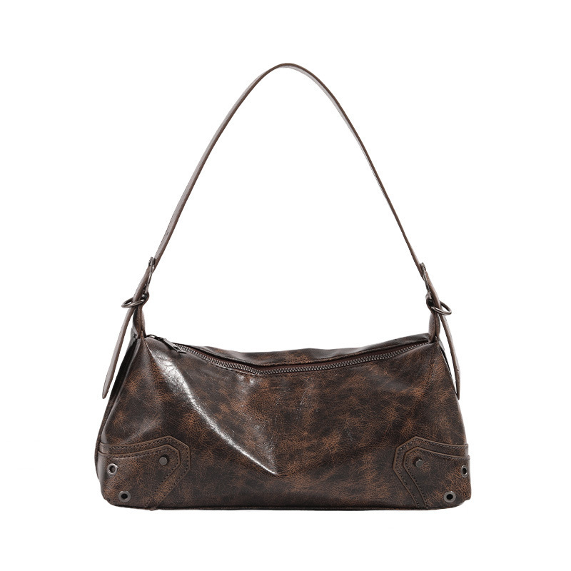 Hónalj táska, PU anyag, vízszintes négyszög alakú forma, cipzáras zárás, bemutató 2023 tavasza