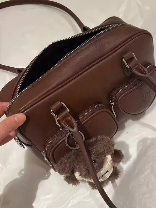 Geantă PU în formă de pernă – formă orizontal pătrată, închidere cu fermoar, compartiment interior cu fermoar, strat intermediar, căptușeală poliester