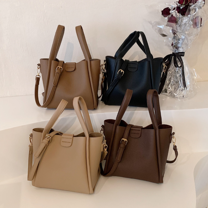 PU Tote чанта, урбан стил и простота, хоризонтална квадратна форма, капак за отваряне, вътрешен джоб