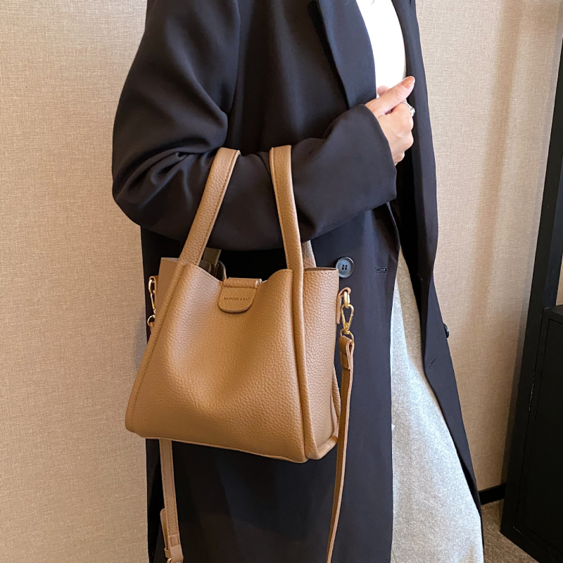 PU Tote чанта, урбан стил и простота, хоризонтална квадратна форма, капак за отваряне, вътрешен джоб