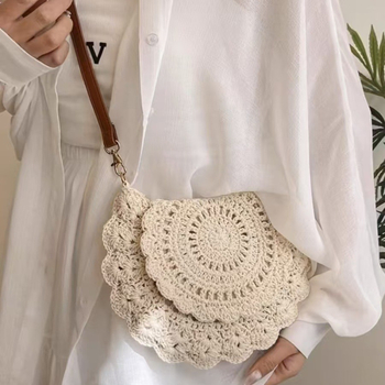 Памучна плетена чанта за през рамо, овална форма, с капак, вътрешно отделение с цип