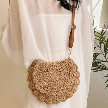 Памучна плетена чанта за през рамо, овална форма, с капак, вътрешно отделение с цип
