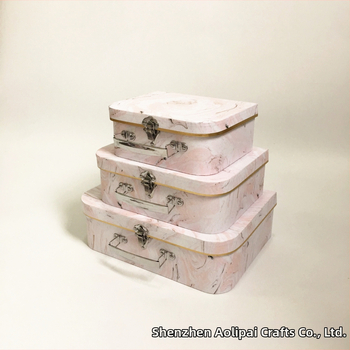 Тричастов набор подаръчни кутии с мраморен дизайн и дръжка – за сватби, цветя и лакомства; хартия/картон, офсетен печат, лого върху кутията, персонализирана обработка