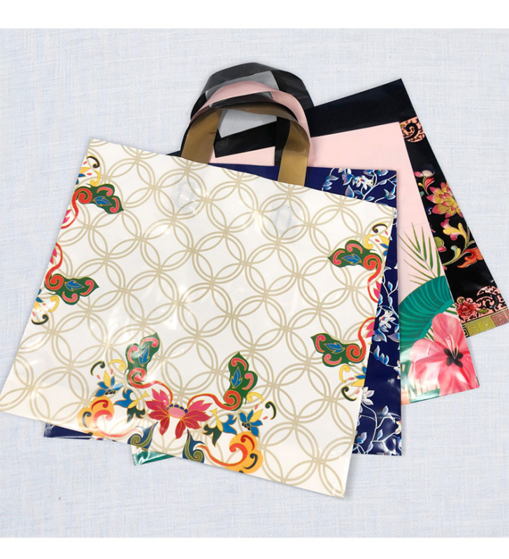 Storas plastikinis drabužių pakuotės maišas su dviejų sluoksnių storumu 14–18, dienos gamyba 10 000