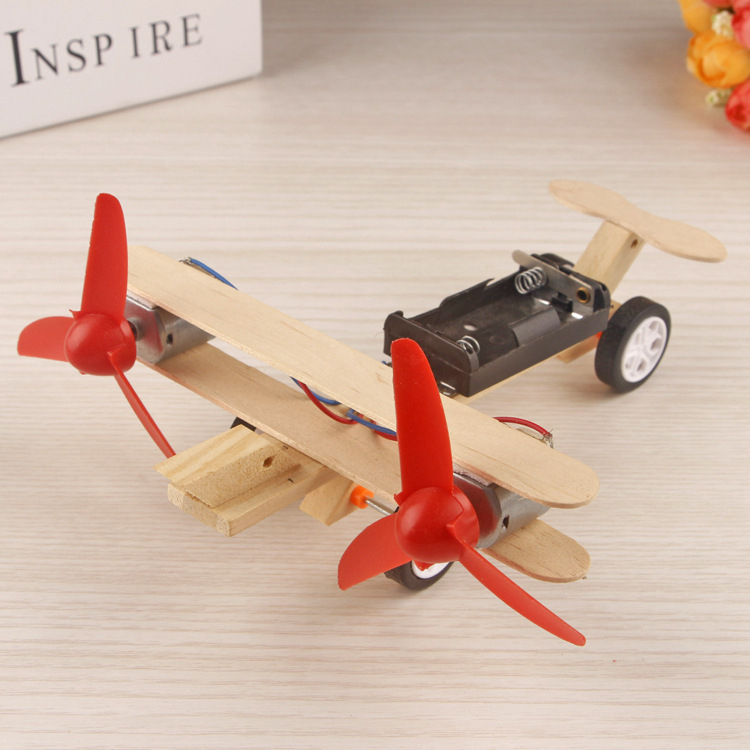 Koka demontējams lidmašīnas komplekts STEM izglītībai, spēle vecāku un bērnu mijiedarbībai, veicina intelektuālo attīstību un roku-acu koordināciju (7–14 gadi)