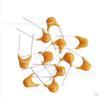 Монолитни кондензатори, 300 броя общо, в 10 спецификации (10 pF–100 nF), plug-in монтаж, алуминиев субстрат