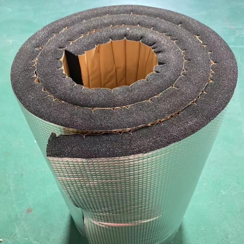 Aliuminio folijos izoliacinė plokštė su putų gumos ir plastiko šerdimi – garso izoliacija studijoms, ritinėlio plokštė, šilumos laidumas 0,03 W/mK, darbinė temperatūra 200°C