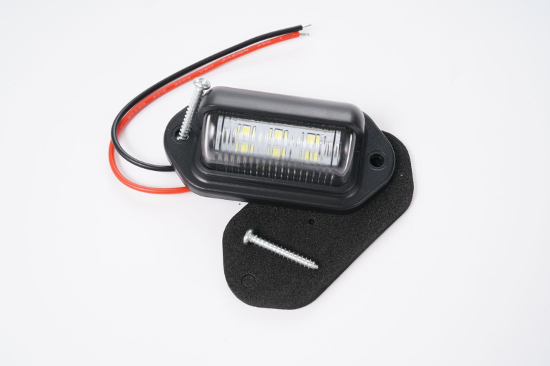 LED gaisma reģistrācijas numuram kravas automobiļiem un piekabēm, 6 LED, 12–24V, 3W, PC+ABS, SRK-306