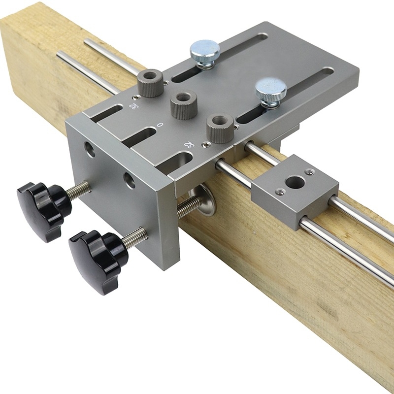 Дърводелски инструмент за прави дупки, тройно в едно — локатор за дупки и панели