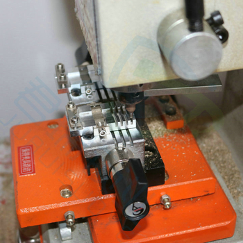 Daugiafunkcinis raktų laikiklis vidiniam ir išoriniam frezavimui – pagalbinė įranga