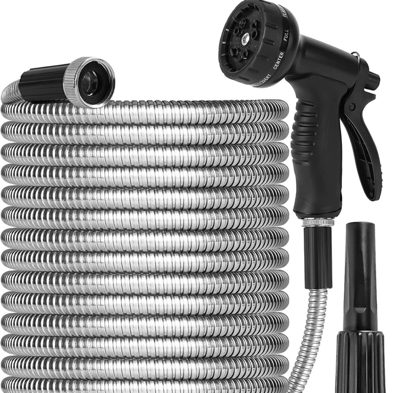 Nerūsējošā tērauda dārza šļūtene laistīšanai un automašīnu mazgāšanai, bez saraušanas; pistoles galva no cinka sakausējuma; rokturis no cinka sakausējuma; izsmidzināšanas attālums 10 m; ūdens spiediens 3–8 kg; sienas biezums 2