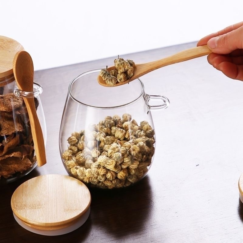 Stiklinis hermetiškas indas su bambukiniu dangteliu ir medine šaukšteliu, skaidrus laikymo indas arbatai, užkandžiams ir kietiems prieskonims