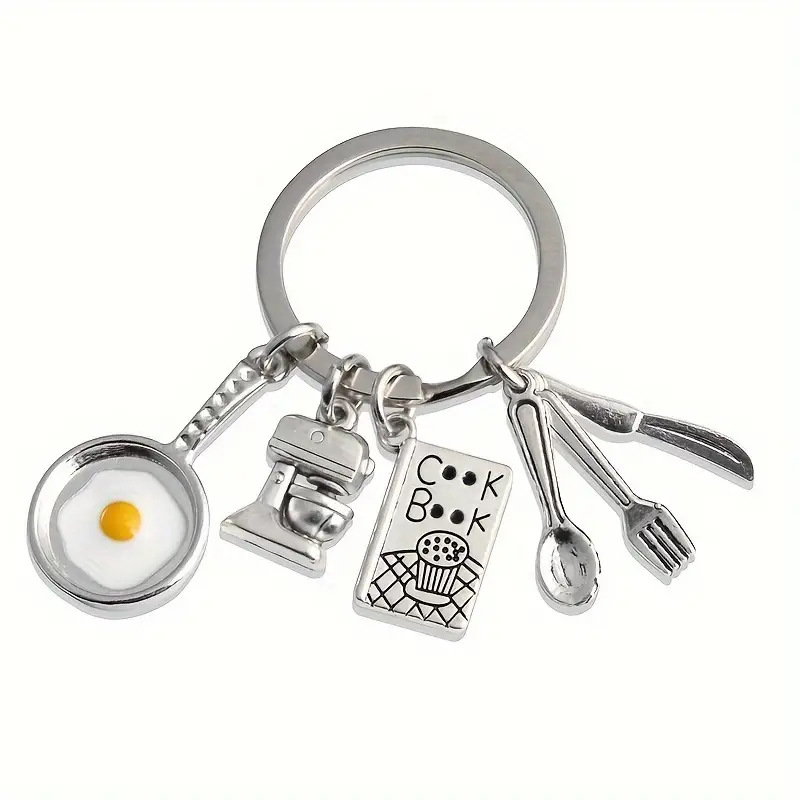 Virtuves piederumu atslēgu piekariņš — cinka sakausējums, naža, dakšas un karotes motīvs, omletes un olu putošanas dizains