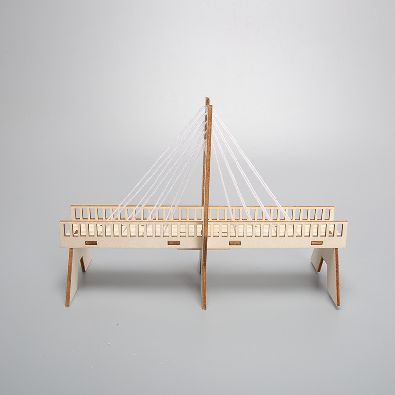 STEM tilta konstrukcijas komplekts — koks, tilts ar kabelu balstiem, mehānika un fizikas eksperimentiem 7–14 gadiem