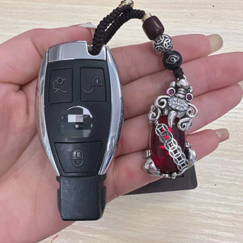 Κλειδοθήκη Pixiu από παλαιωμένο χαλκό με μοτίβο ροδιάς, μάρκα Ancient Yintai, στυλ αυτοκινήτου, έκδοση φθινοπωρίου 2023.