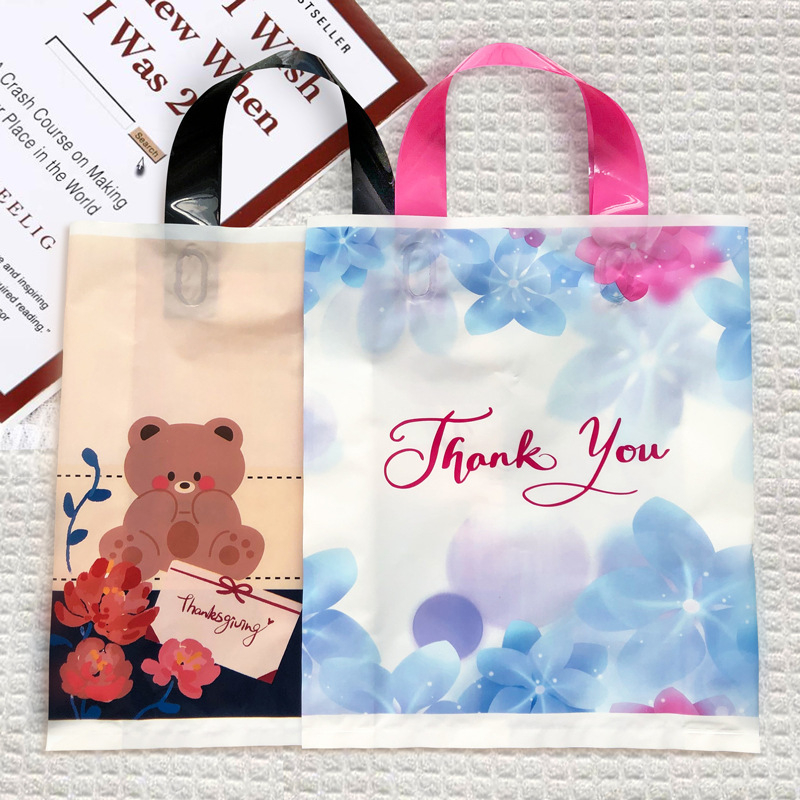 Sulankstoma plastikinė pirkinių maišelė su logotipu drabužių parduotuvėms; tinkama dovanų įvyniimui ir krepšių įvyniojimui; dviejų sluoksnių storis: 12; dienos gamyba 1 000 000