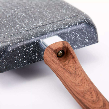 Maifan akmens nelipnus keptuvė, kvadratinė forma, suderinama su indukcine virykle (Modelis: 055; Medžiaga: rafinuotas geležis; Svoris: 1,1 kg)