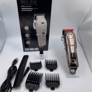 Επαναφορτιζόμενη κουρευτική μηχανή με ενσωματωμένη μπαταρία (300–500 mAh), αυτονομία μπαταρίας 1–3 ώρες, κεφαλή κοπής από τιτάνιο, κινητήρας με βούρτσες, αποσπώμενη κεφαλή κοπής που πλένεται