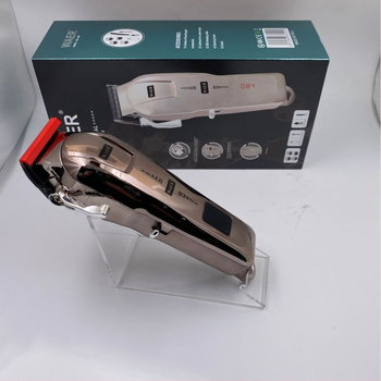 Επαναφορτιζόμενη κουρευτική μηχανή με ενσωματωμένη μπαταρία (300–500 mAh), αυτονομία μπαταρίας 1–3 ώρες, κεφαλή κοπής από τιτάνιο, κινητήρας με βούρτσες, αποσπώμενη κεφαλή κοπής που πλένεται