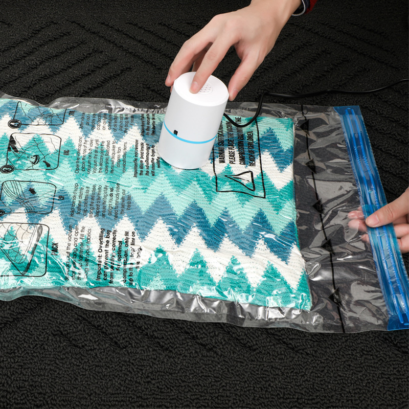 Vakuuminė suspaudimo kelioninė maišelis komplekte su spalvota dėžute, skaidrus, PA+PE medžiaga, suspaudimas siurbliu (be siurblio), pradėta 2017 m. vasarą