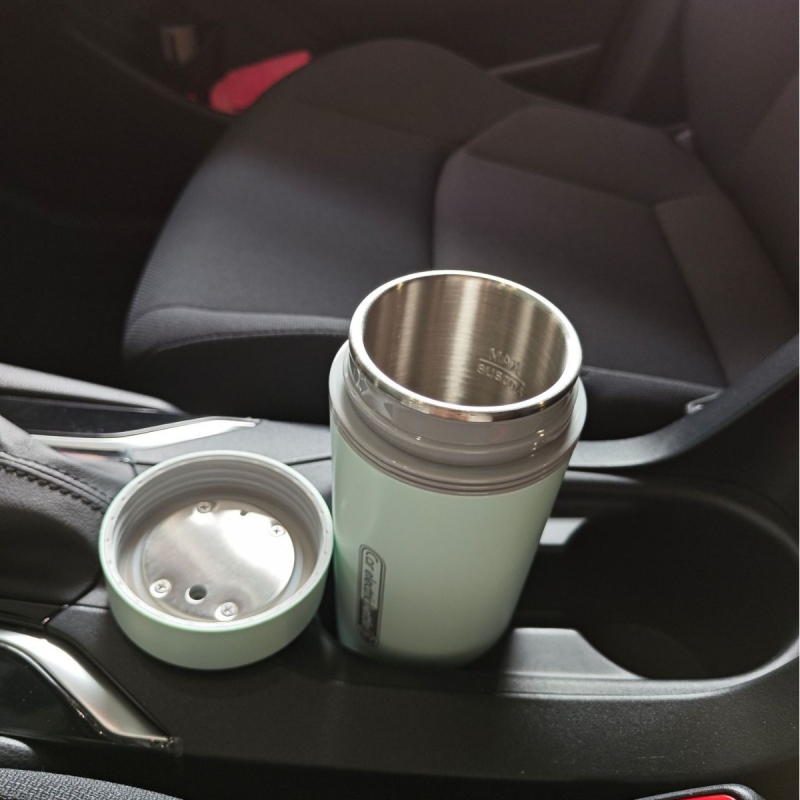 Ceașcă electrică de apă pentru autovehicule, 12V, temperatură reglabilă, capacitate sub 1 L, putere sub 1000W, încălzire prin șasiu