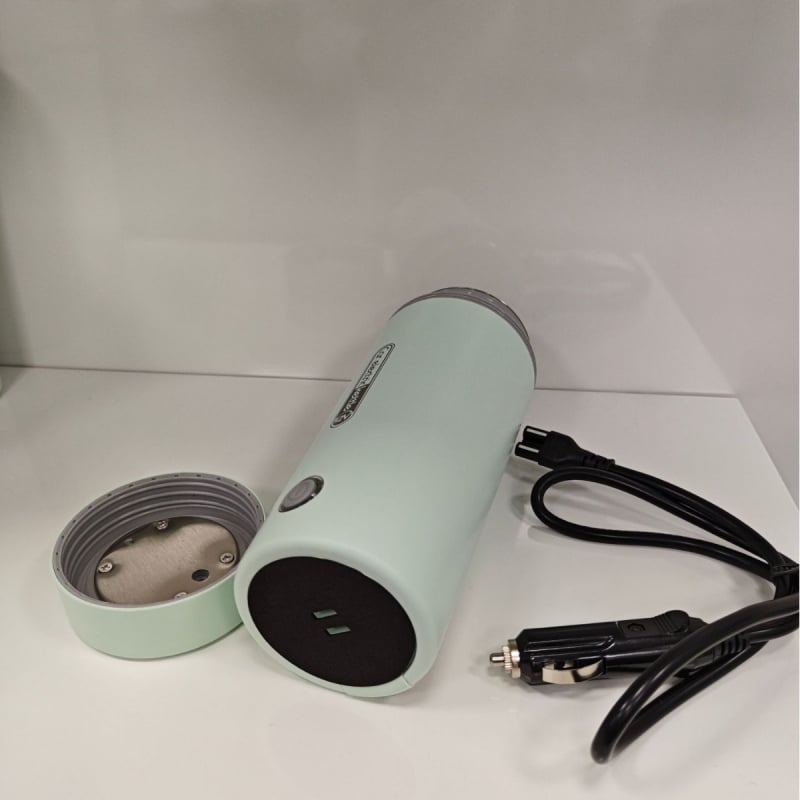 Ceașcă electrică de apă pentru autovehicule, 12V, temperatură reglabilă, capacitate sub 1 L, putere sub 1000W, încălzire prin șasiu