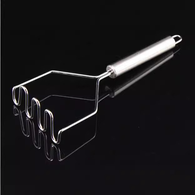 Rankinė bulvių presė iš nerūdijančio plieno su bangų forma – daugiafunkcinė