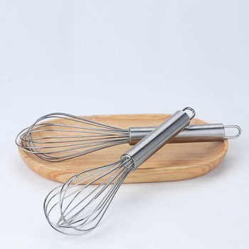 Kézi tojáskeverő rozsdamentes acélból, hatszálas habverővel; alkalmas magáncímkézésre és logónyomtatásra