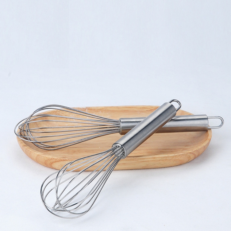 Kézi tojáskeverő rozsdamentes acélból, hatszálas habverővel; alkalmas magáncímkézésre és logónyomtatásra