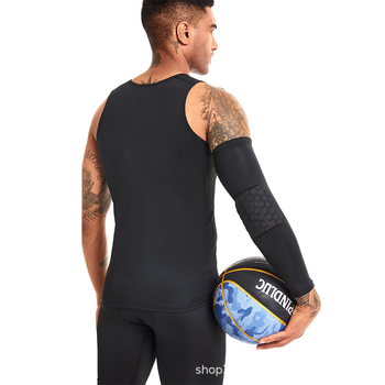 Spandekso alkūnų apsaugos su heksagoniniu raštu, tinkamos futbolui ir krepšiniui; tinka bėgimui, važiavimui dviračiu, tenisui ir kitiems kamuolių žaidimams