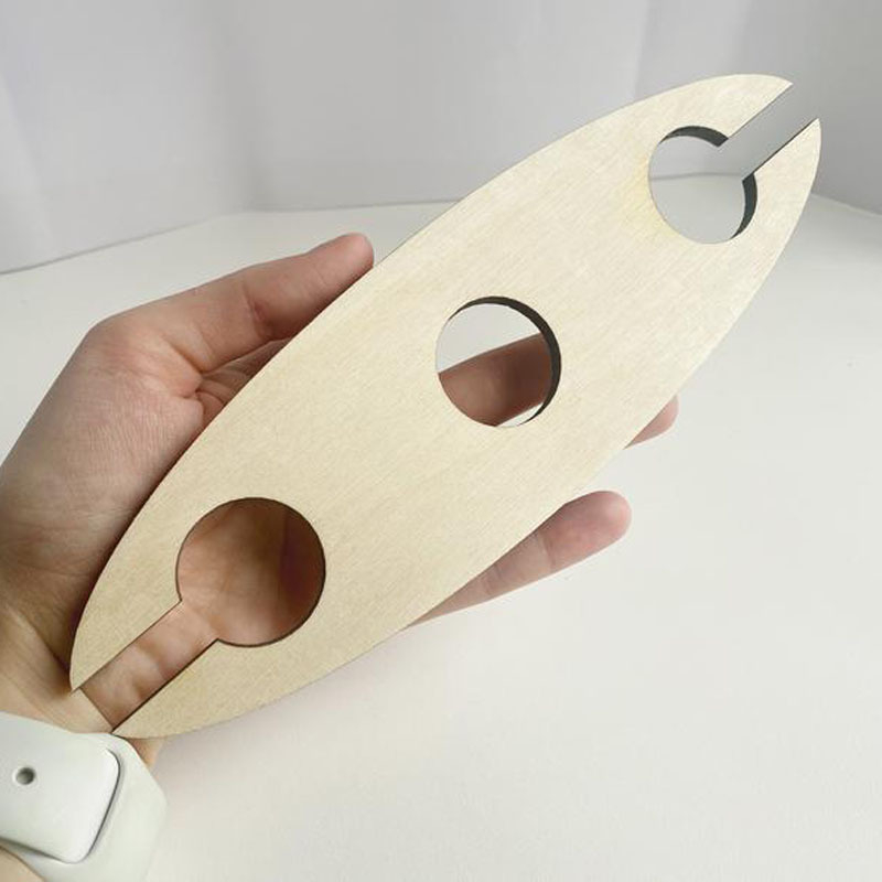 Drveni stojak za vino, personaliziran, moderan i minimalistički stil, materijal: boxwood