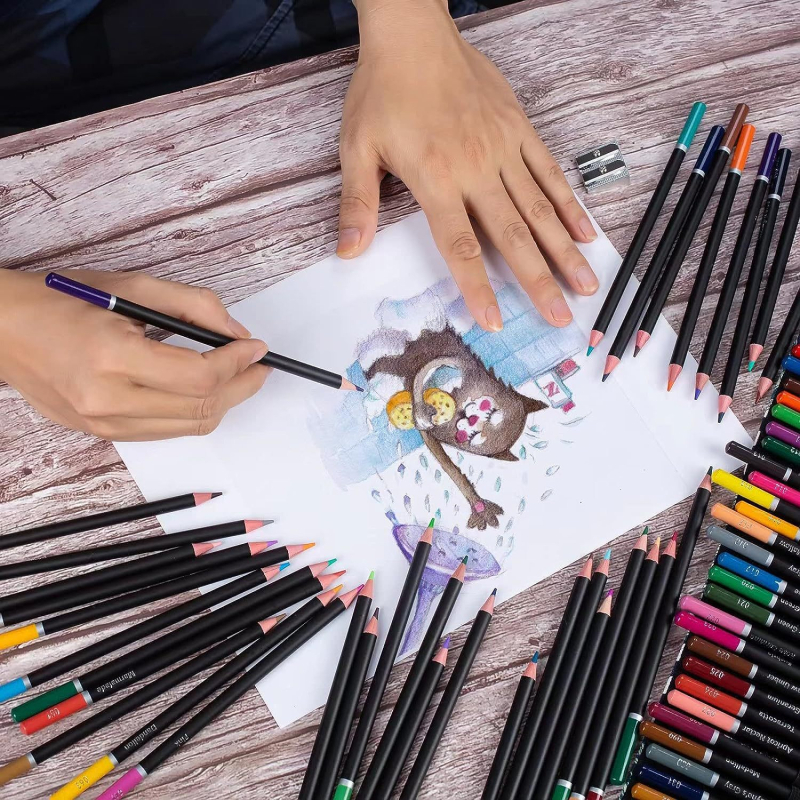 Olaj alapú színes ceruzák roll-tartóval és vászontáskával; ceruzák fából készült tokban