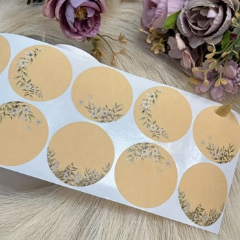 Kraft papír címke tekercs üvegekhez, die-cut kivágással, 0,2 mm vastagság, 200 címke tekercsenként, -20°C-tól 50°C-ig terjedő hőállóság