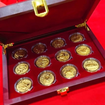 Σετ Χρυσών Νομισμάτων 12 Ζώδια με Αναμνηστικά Νομίσματα του Έτους του Δράκοντα σε Ξύλινο Κουτί