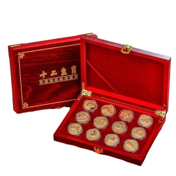 Σετ Χρυσών Νομισμάτων 12 Ζώδια με Αναμνηστικά Νομίσματα του Έτους του Δράκοντα σε Ξύλινο Κουτί