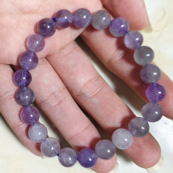 Természetes ametiszt gyöngyös karkötő (uniszex) - Anyag: kövek - Tavasz 2023